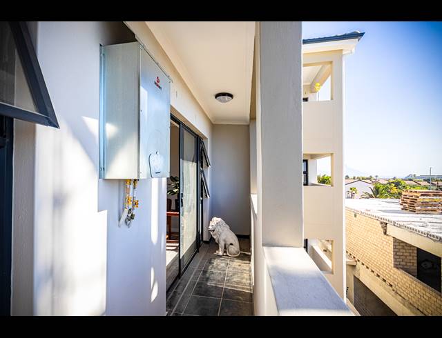 1 BEDROOM APARTMENT FOR SALE IN TABLE VIEW